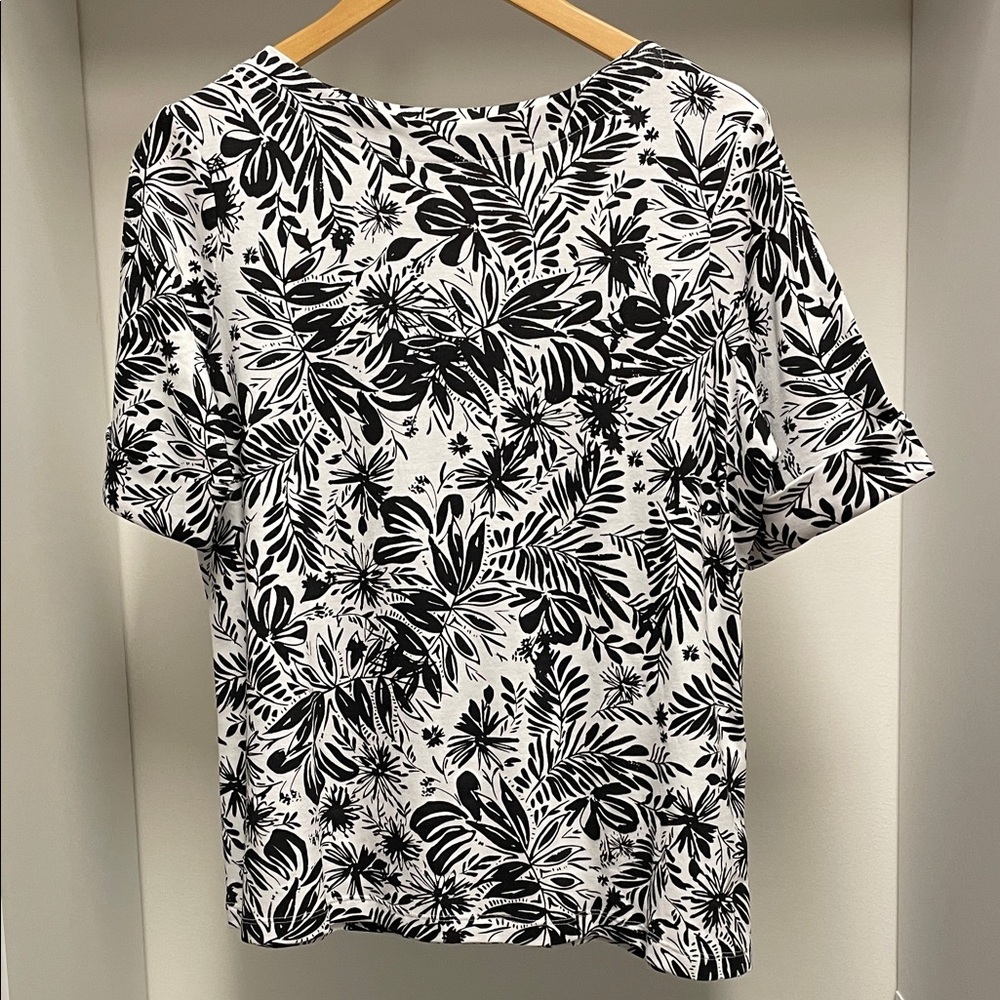 Appleseed's NWOT Black & White Floral Print Cuffed Short Sleeve Top Size PL
